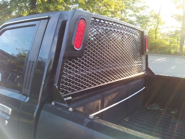Expanded metal is installed at the back of the pickup rear window.